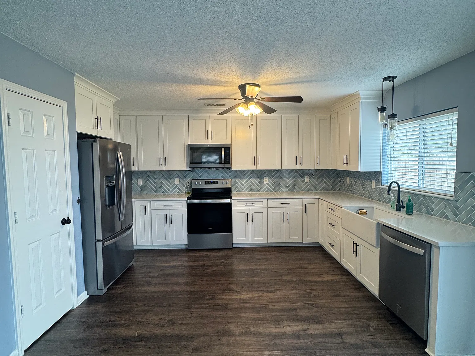 4 bed, 2.5 bath, 1903 sqft, $2,550 — Photo 3