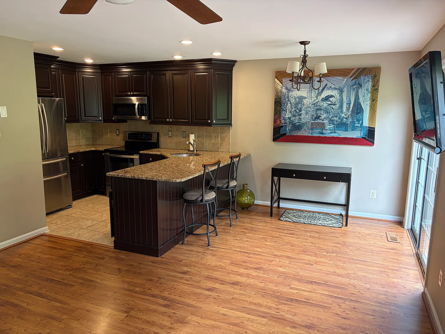 3 bed, 2.5 bath, 1866 sqft, $3,200 — Photo 2
