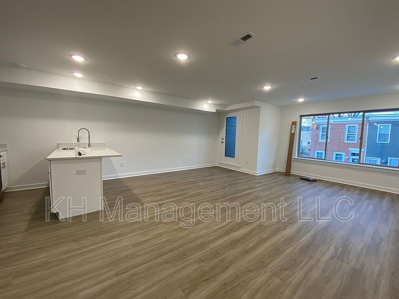 1st image of 3932-36 Mount Vernon St #11