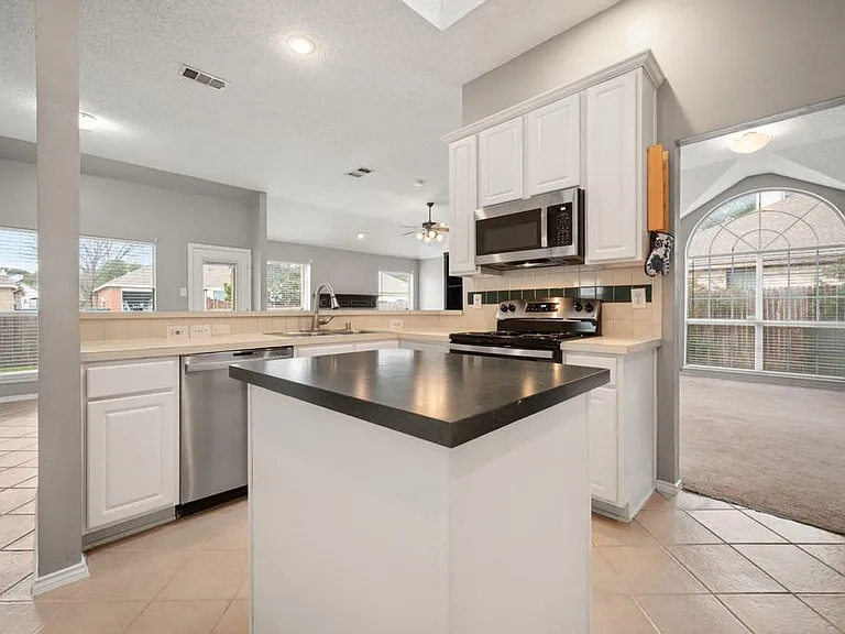 7700 Glenoaks Dr — Photo 11