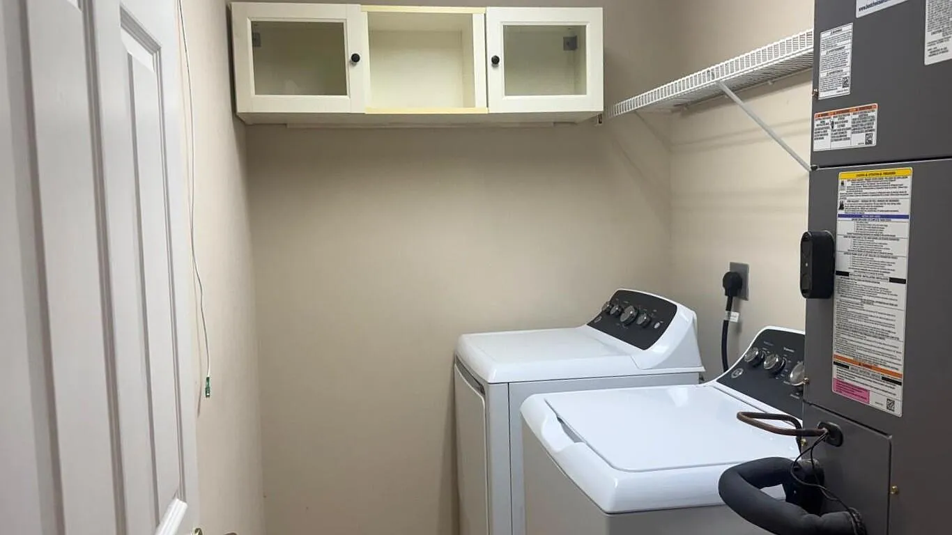 3 bed, 2.0 bath, 1292 sqft, $2,350 — Photo 4