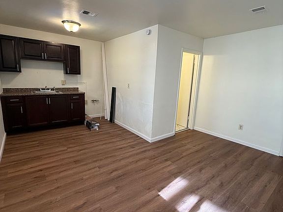 5th image of 305 Marguerite Ave #C