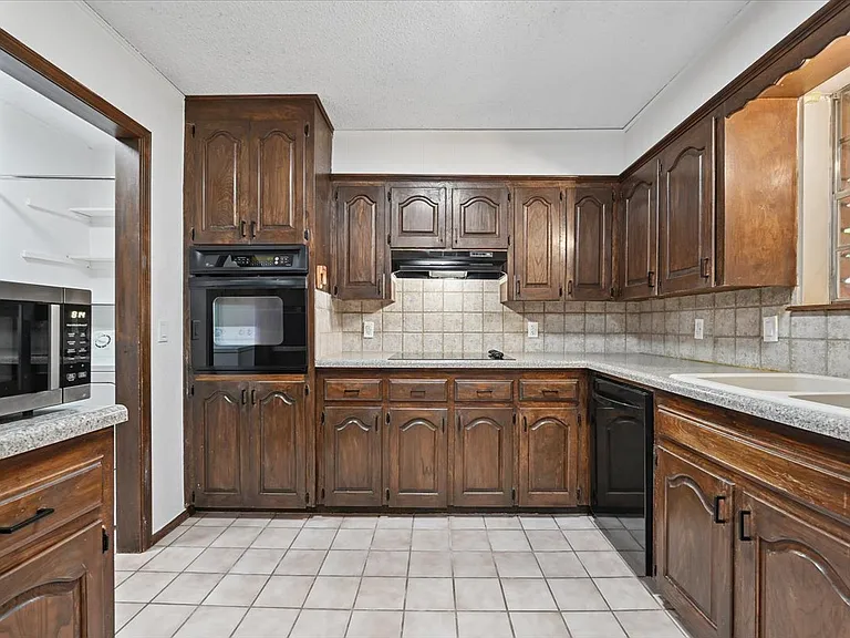 1012 W Madison St N — Photo 7