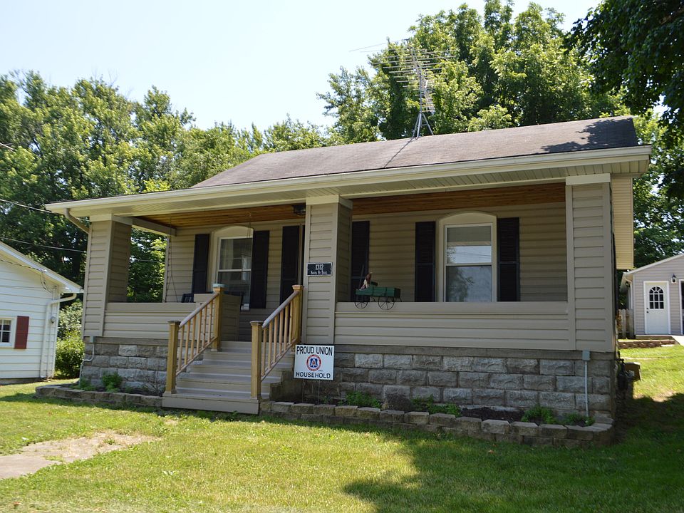 2nd image of 1312 Santa Fe Trl