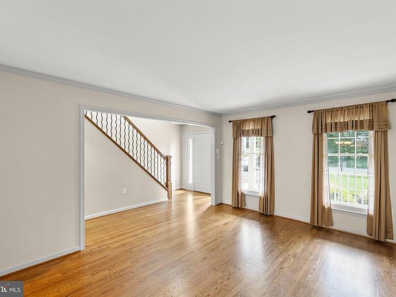 4th image of 223 Asbury Rd
