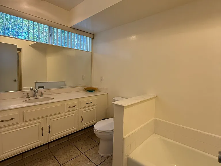 4950 Louise Ave #105 — Photo 14