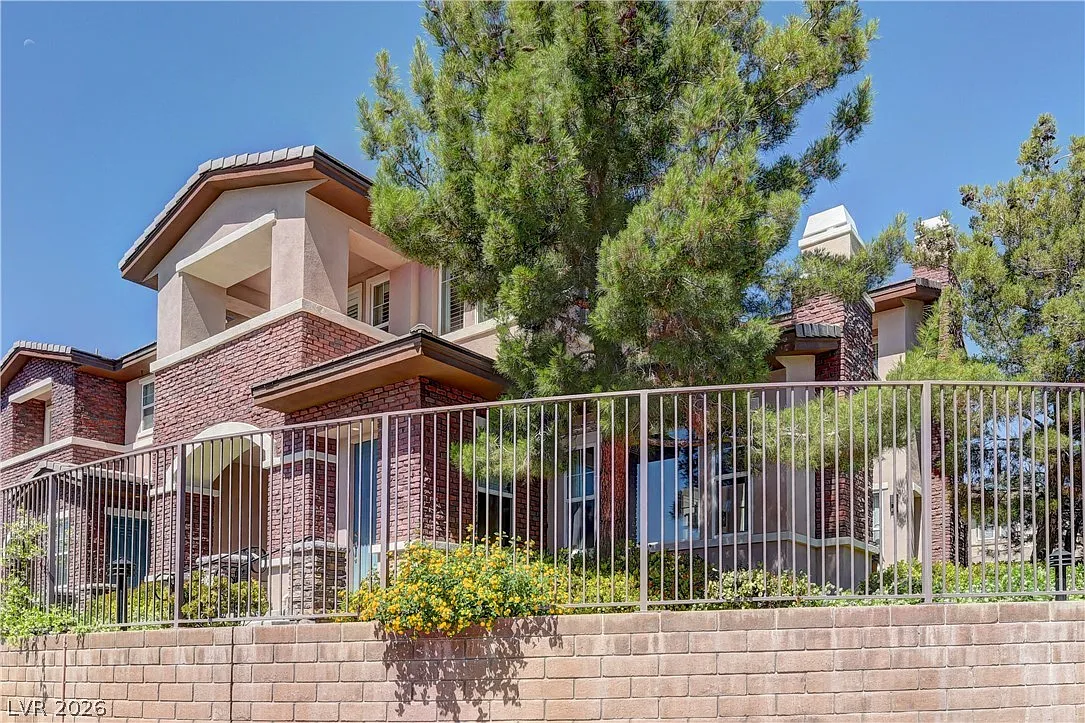 3 bed, 2.5 bath, 2985 sqft, $6,000 — Photo 2