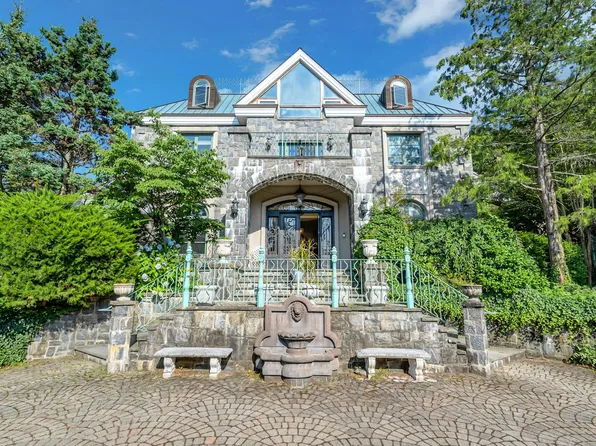 5440 Independence Avenue image 2 of 36