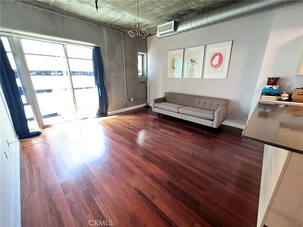 1 bed, 670 sqft, $2,380 — Photo 3