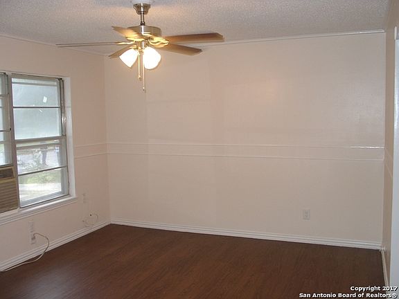 3rd image of 615 Flanders Ave