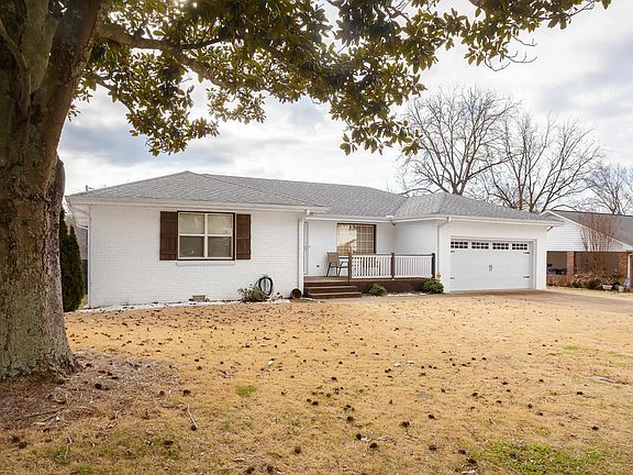 3rd image of 570 Hazelwood Dr