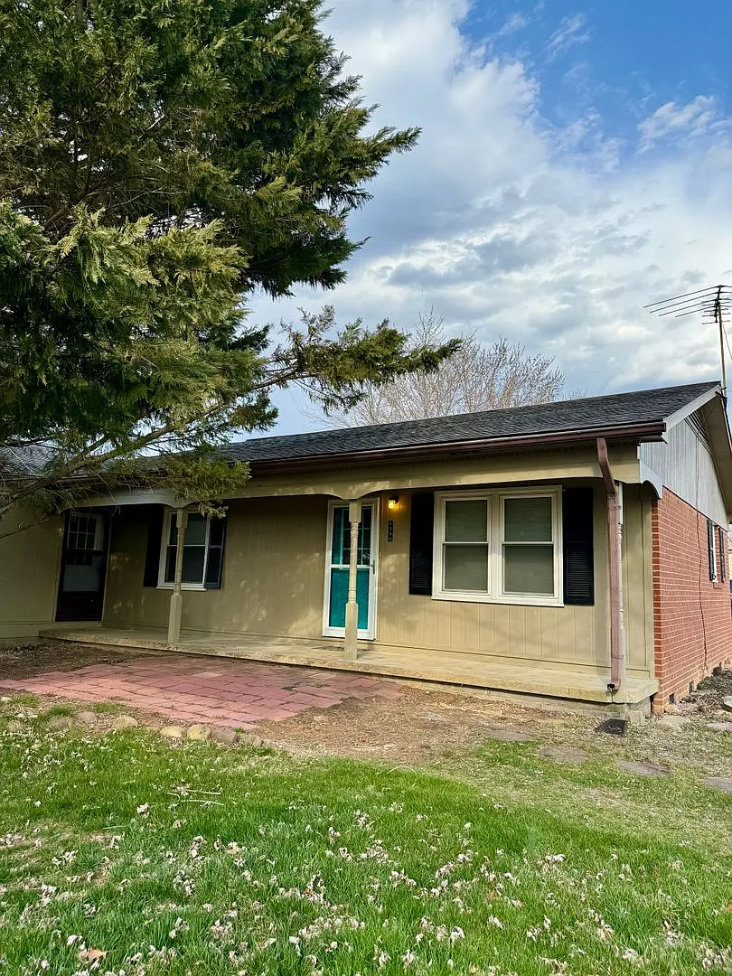 Building Photo - 6080 W Donnagail Dr