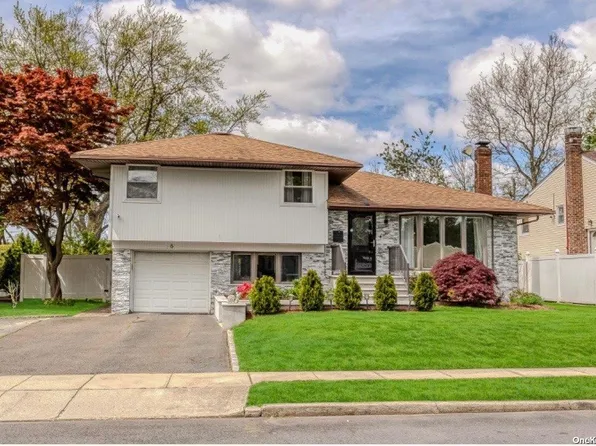 6 Carolyn Ct, Syosset, NY 11791