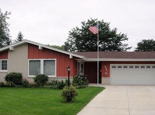 5401 Meadow Dr, Greendale, WI 53129