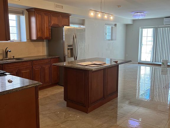 3rd image of 349 Soundview Ln Floor 1