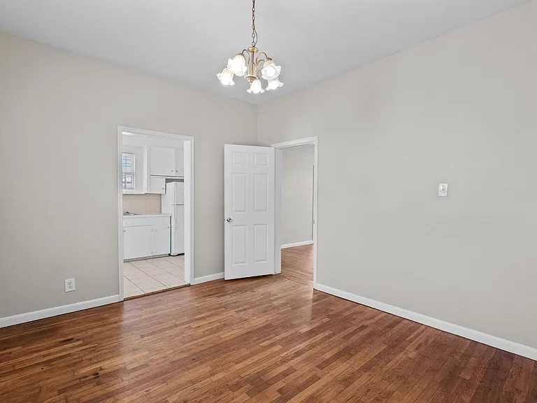 4020 Avenue O 1/2 — Photo 10