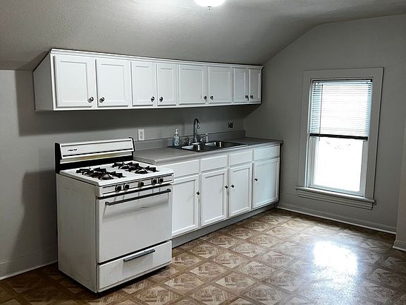 3rd image of 1111 S Main St Floor 2
