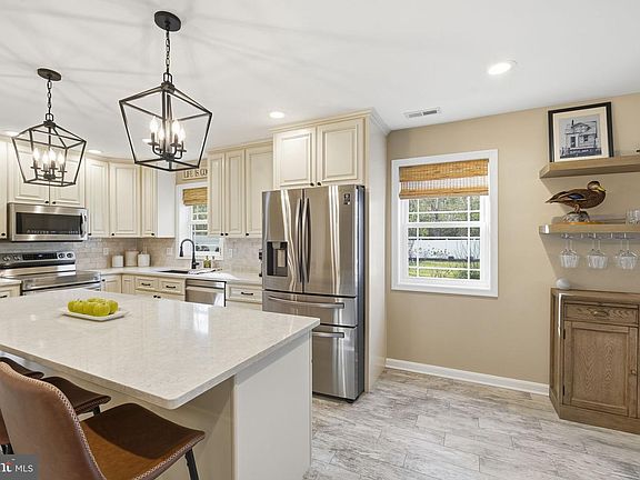 5th image of 1410 Bennett Point Rd