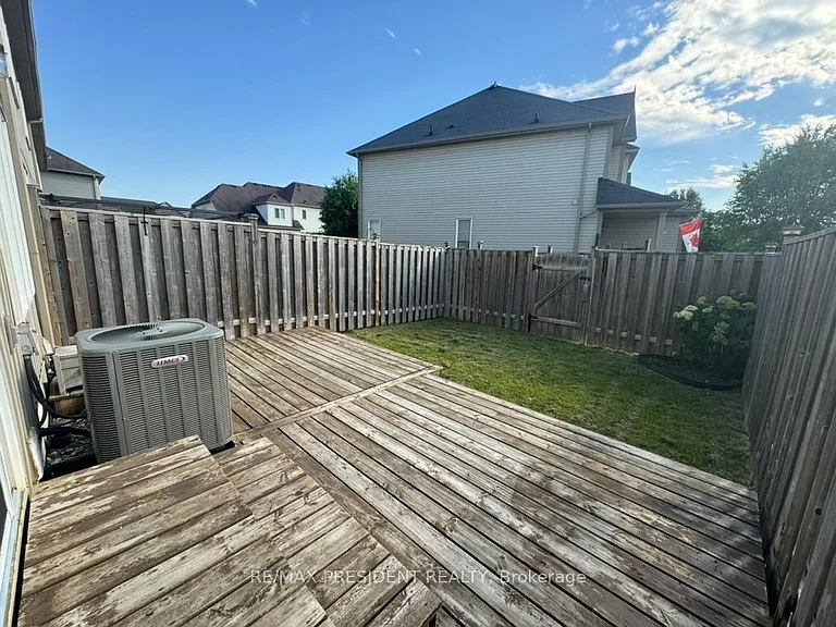 4 Avedisian St — Photo 22