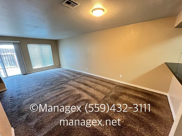 7166 N Fruit Ave #140 — Photo 7