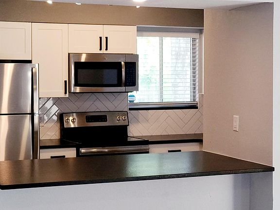 4th image of 1115 Ohio Ave #202