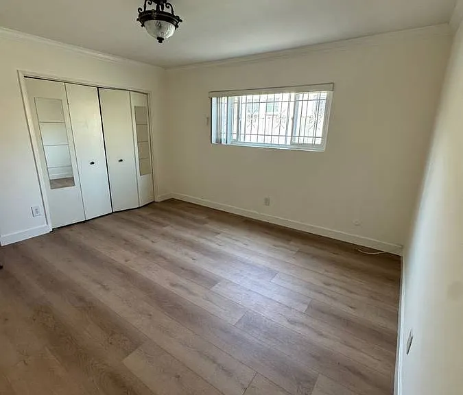 1162 N Berendo St #2 — Photo 7