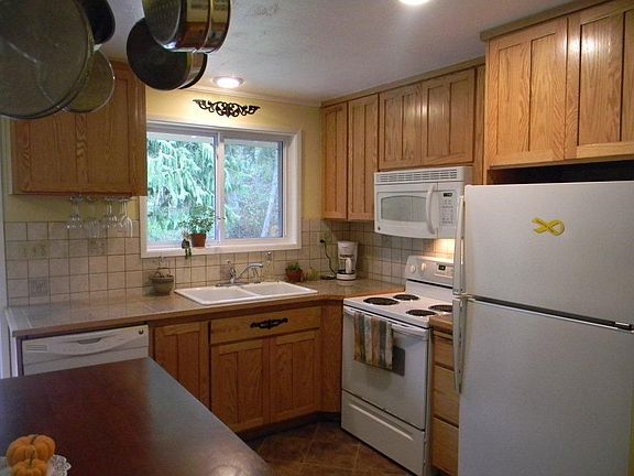 2nd image of 812 Arbor Dr