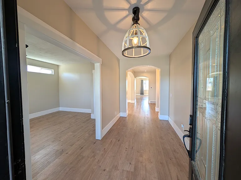 8743 N Franklin Dr — Photo 10