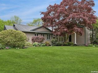 4 Glen Ln, Syosset, NY 11791