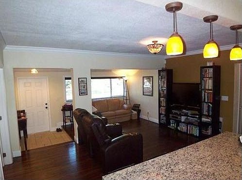 2nd image of 1010 Oriole Ave
