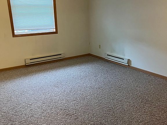 3rd image of 121 County Road Qq APT B5