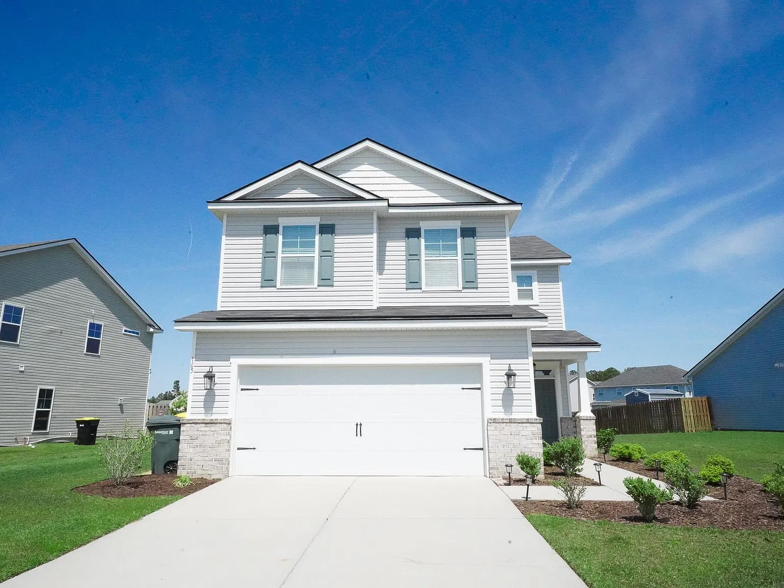 4 bed, 2.5 bath, 2029 sqft, $2,300 — Photo 2
