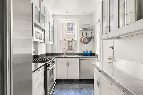 Sold by Compass | media 9