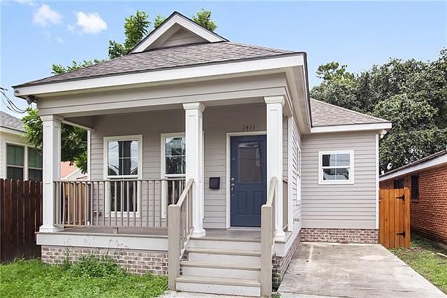 1st image of 2413 Gladiolus St
