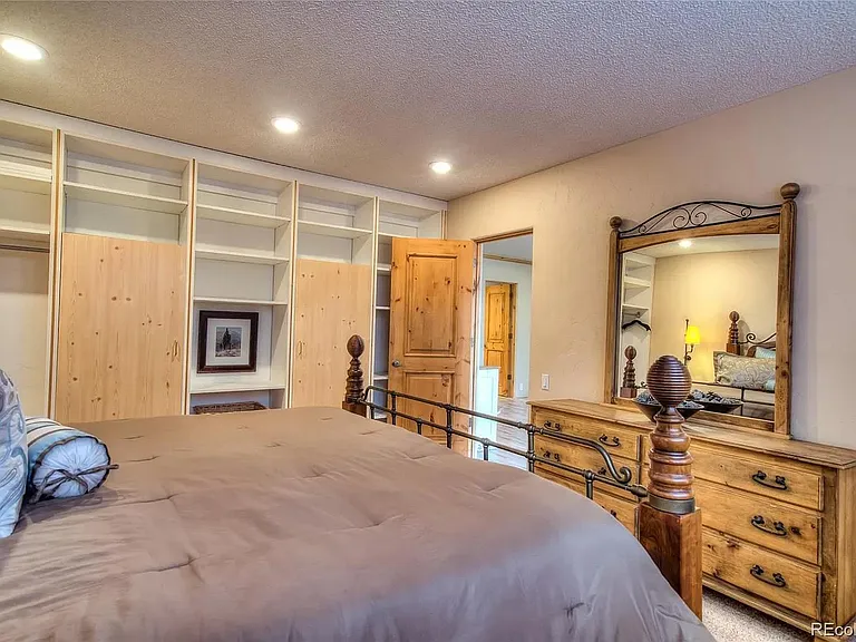 575 Spring Ranch Dr — Photo 3