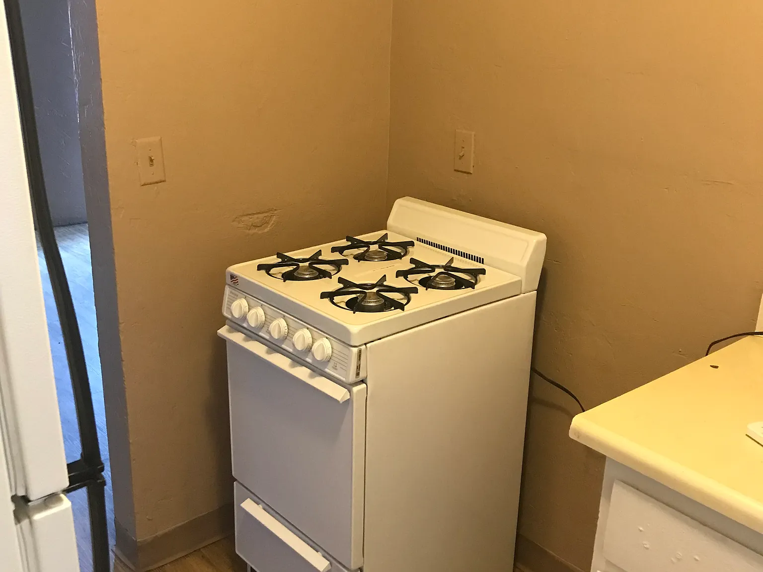 Studio, 1.0 bath, $825 — Photo 4