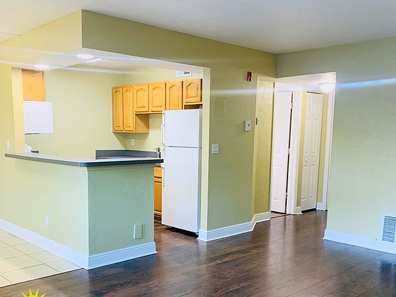 3rd image of 900 S Peninsula Dr APT 107