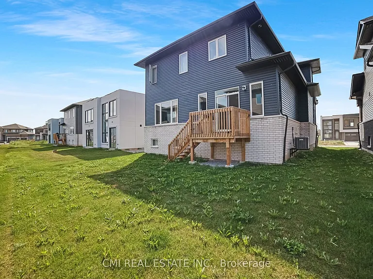 3742 Sunbank Cres — Photo 38