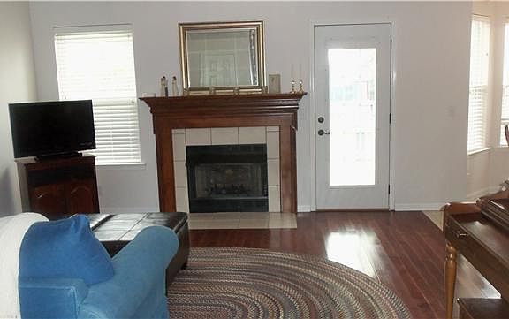 3rd image of 105 Blackhawk Ct