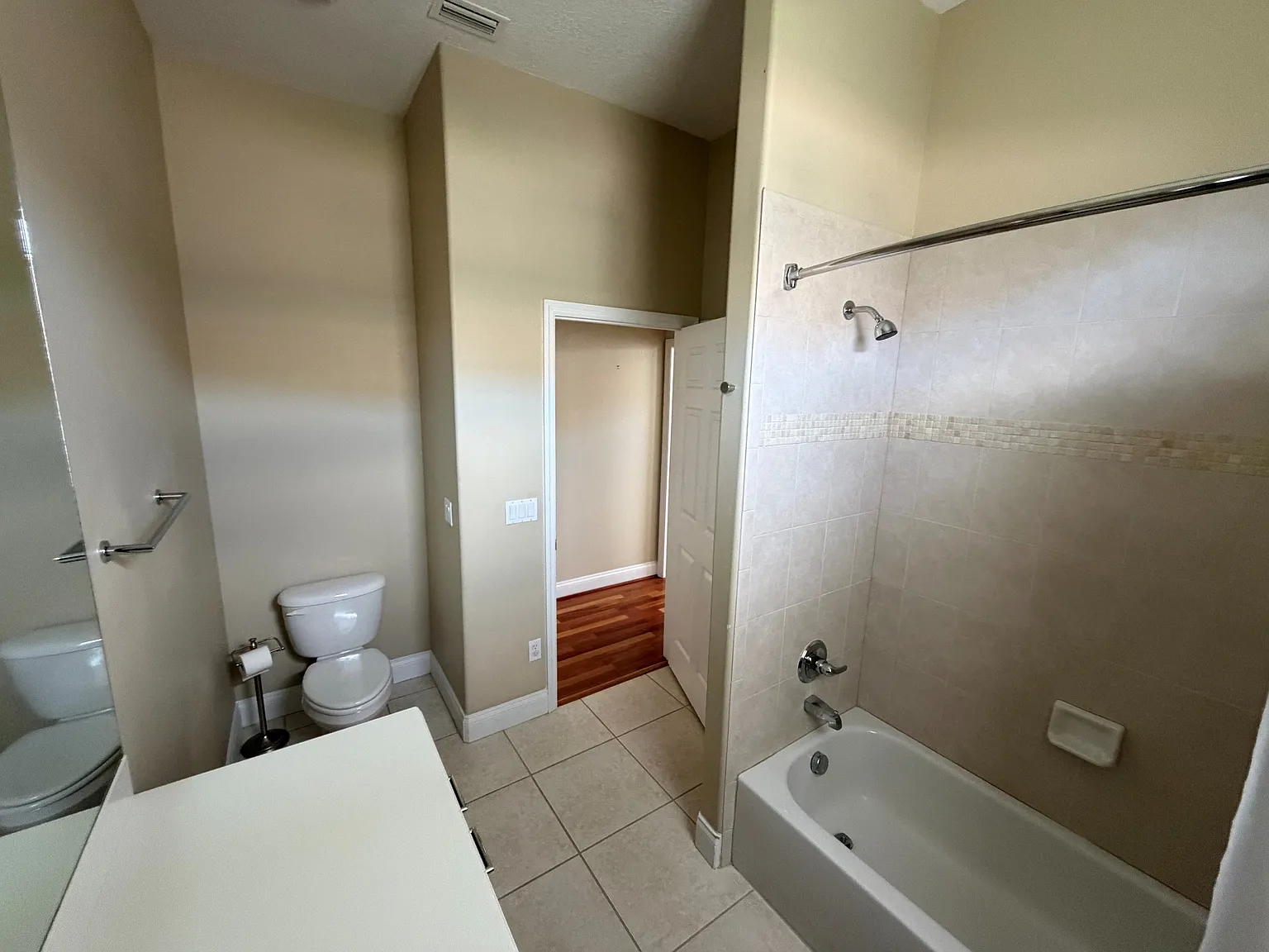 3 bed, 1764 sqft, $3,000 — Photo 2