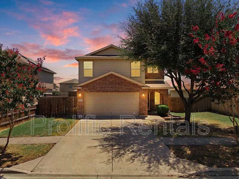 4 bed, 2.5 bath, 2067 sqft, $1,950 — Photo 1