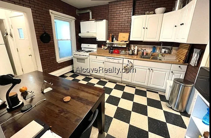 2 bed, 1.0 bath, $3,550 — Photo 2
