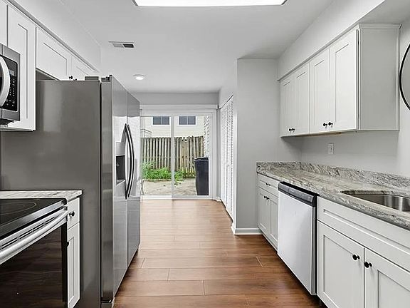5th image of 5025 Clairmont Ct