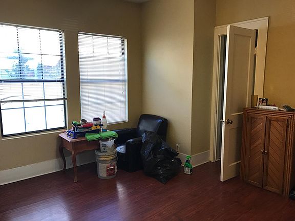 3rd image of 1115 S Jennings Ave