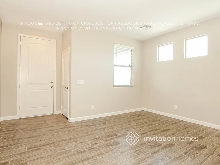 2815 S 95th Dr — Photo 3