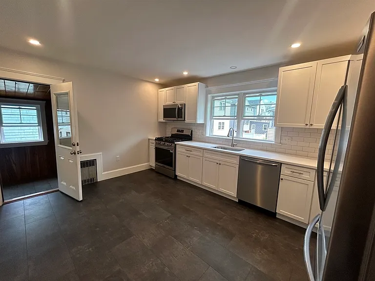 89 Woods Ave #1 — Photo 5