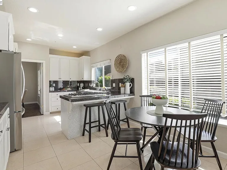 780 Avante Pl — Photo 32