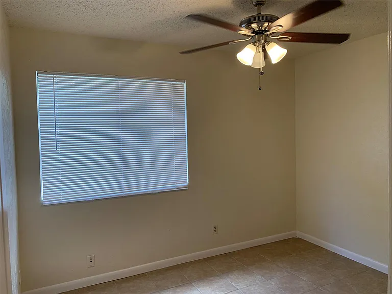 10447 Doc Holliday Trl #B — Photo 10