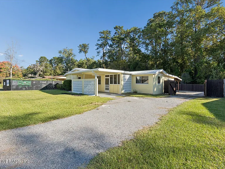 863 Westgate Dr — Photo 4