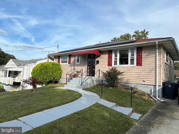 4th image of 2304 Wintergreen Ave